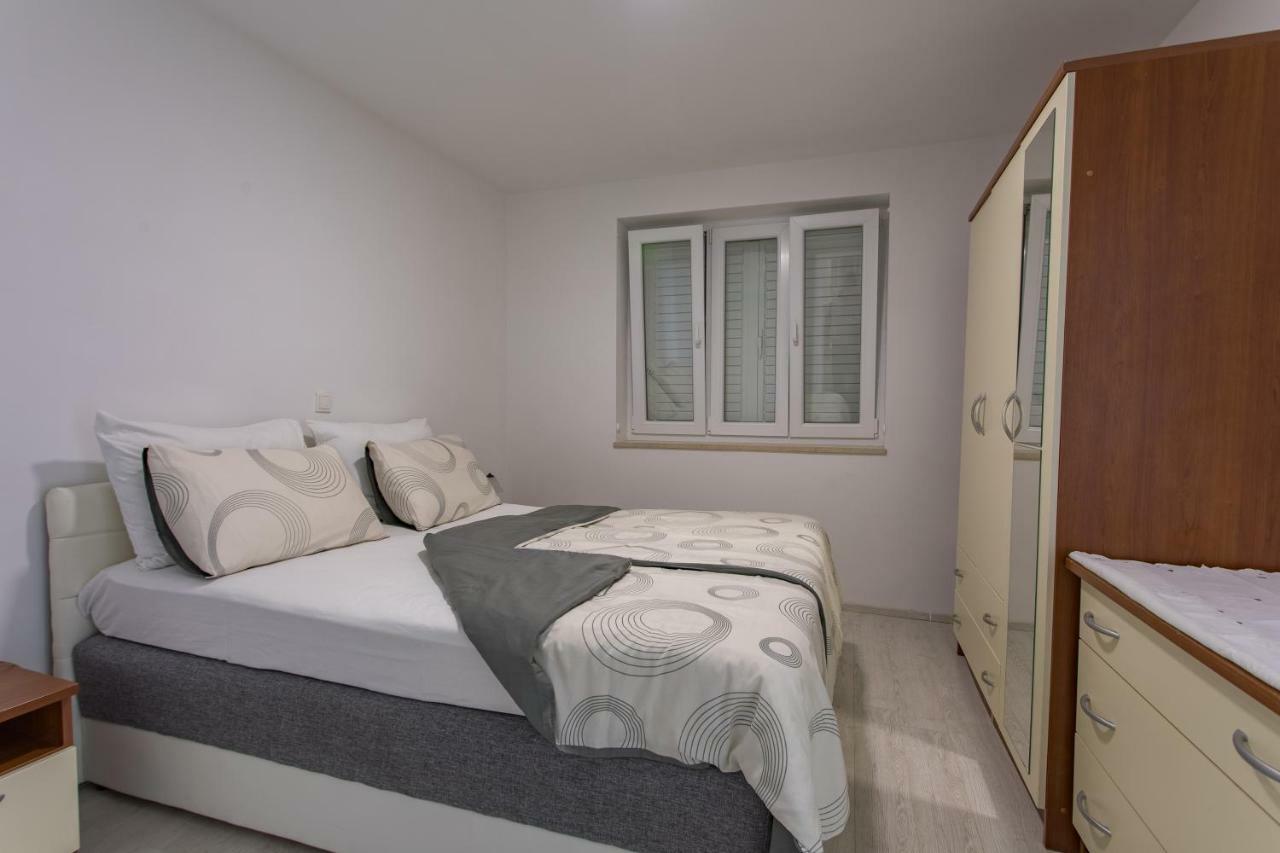 Apartmani Marija Jakir Brela Exterior photo